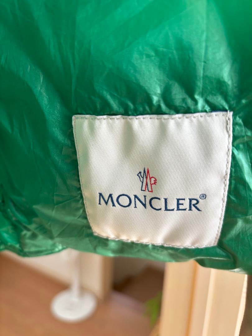専用　MONCLER GUI グリーン ダウンベスト