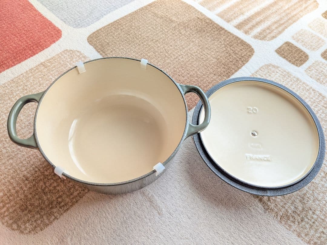 ☆お値引中☆【美品】　ルクルーゼ　ココットロンド　20cm 　タイム