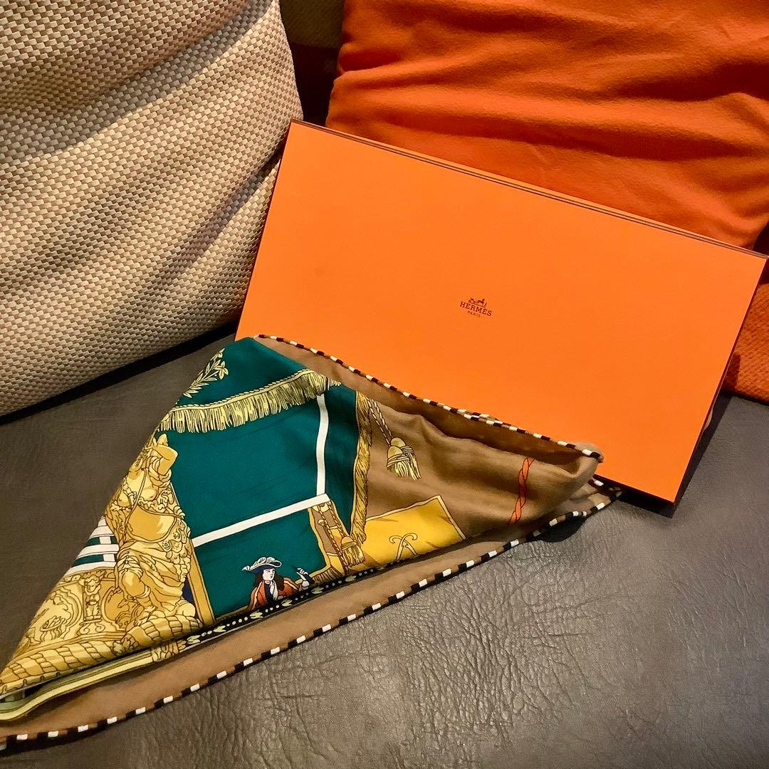 エルメス HERMES ラ・レアル トライアングルジェアン 三角 ストール