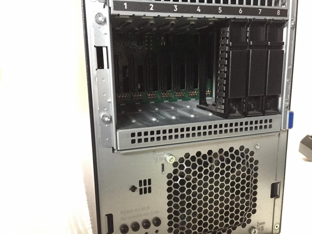HPE ProLiant ML30 Gen10 サーバー