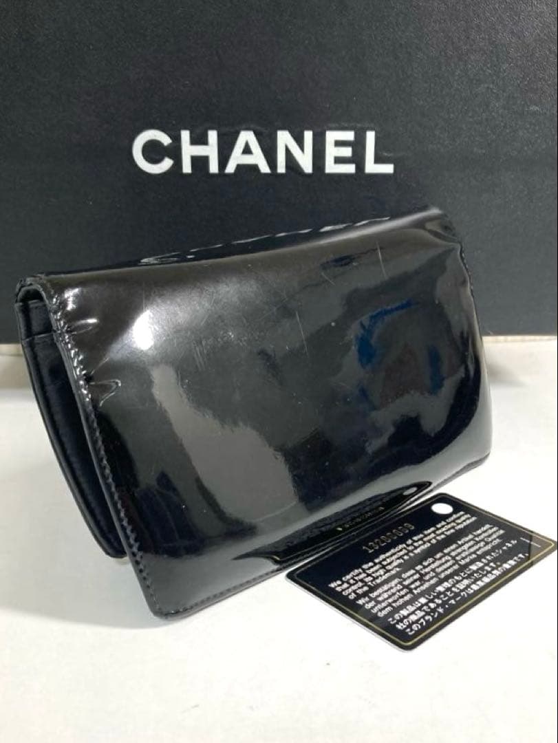 CHANEL シャネル　メイクアップ　パテントレザー　二つ折り長財布　ブラック