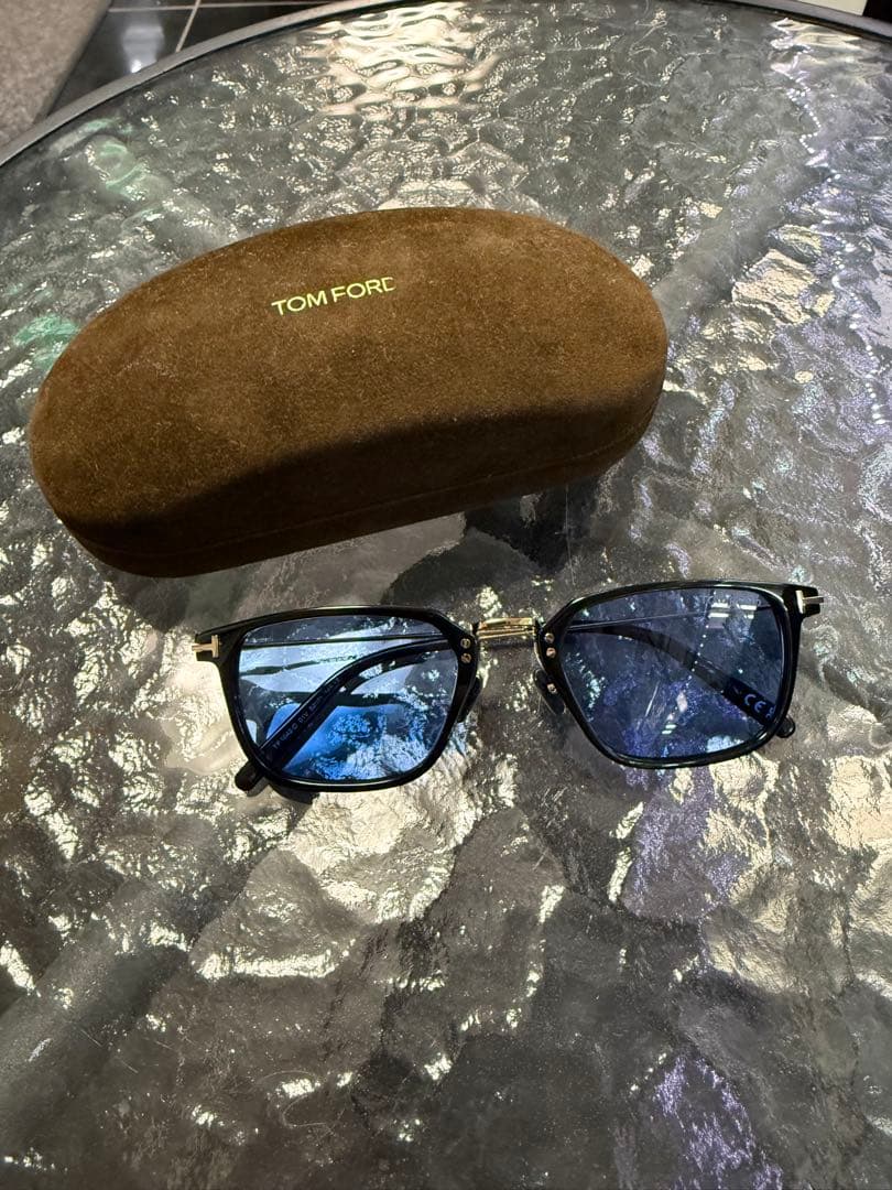 トムフォード TOM FORD TF1042D 01V 52サングラス