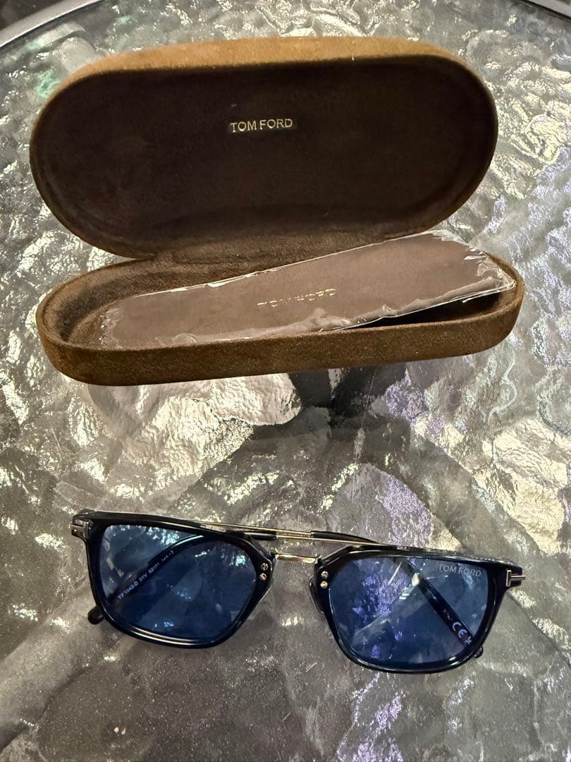 トムフォード TOM FORD TF1042D 01V 52サングラス