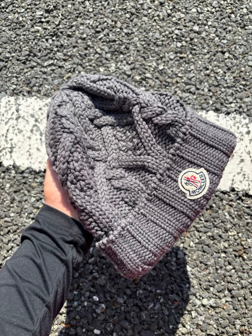 モンクレール　moncler ニット帽　帽子　ビーニー　グレー　ニット