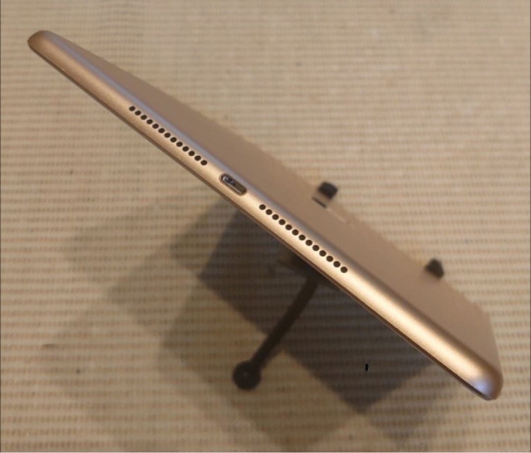 F6QD4完動品iPad第6世代(A1893)本体128GBゴールド送料込