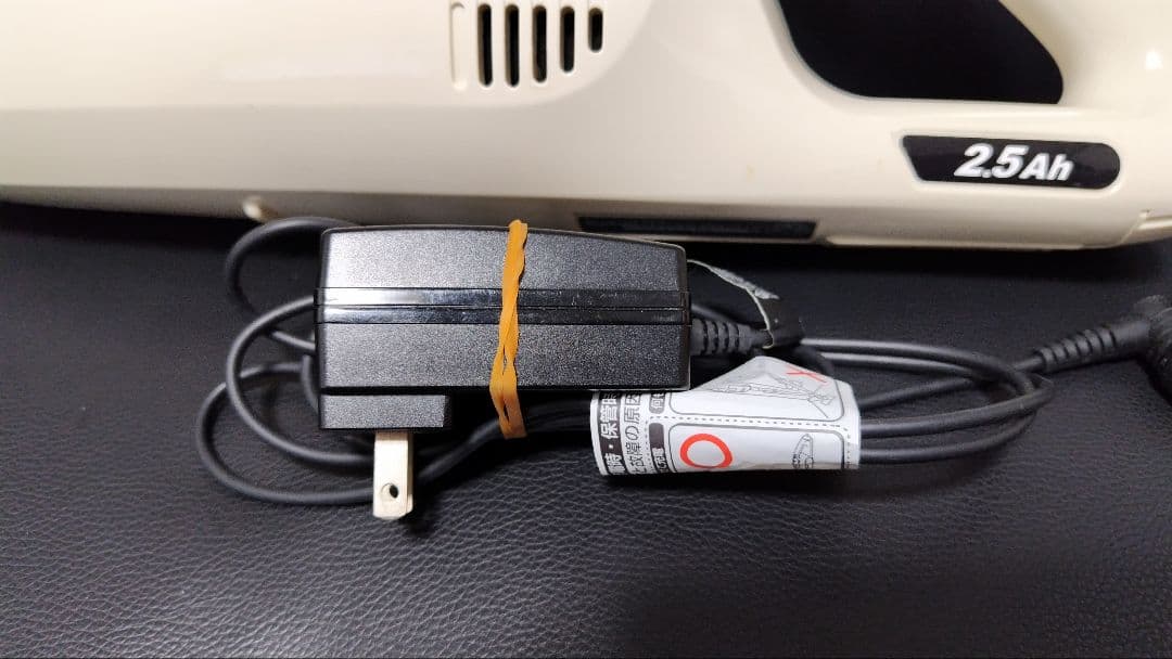 マキタ コードレス掃除機 CL113FD （充電器・ノズル付）