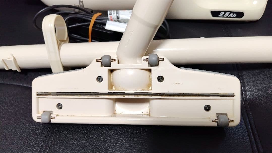 マキタ コードレス掃除機 CL113FD （充電器・ノズル付）