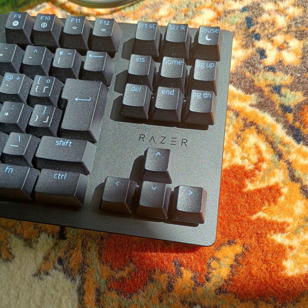 Razer HUNTSMAN V2 TENKEYLESS ゲーミングキーボード