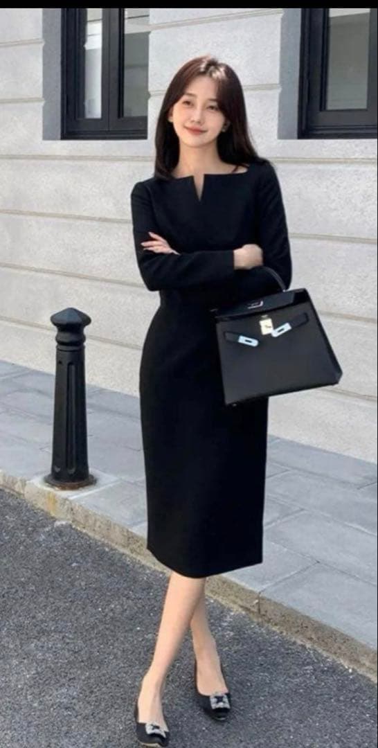 新品　BIRTHDAY BASH KEY NECK MIDI DRESS
