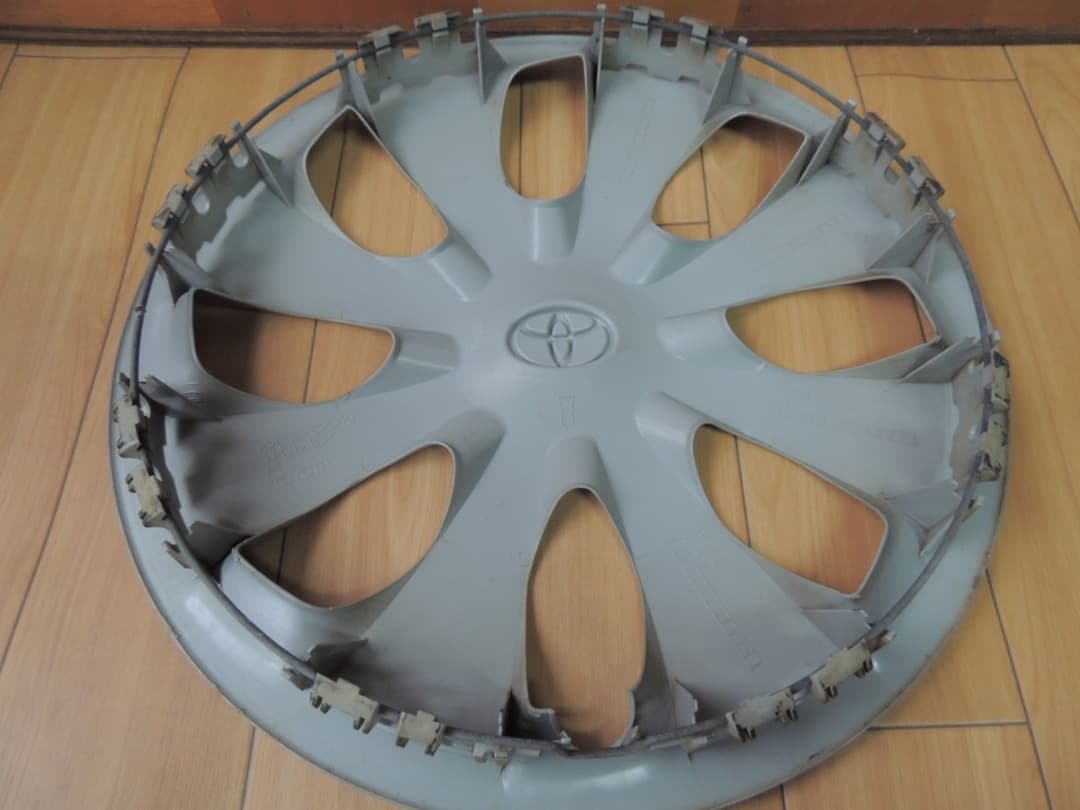 F185 トヨタ アクア NHP10 ホイールカバー ４枚 １台分 15インチ