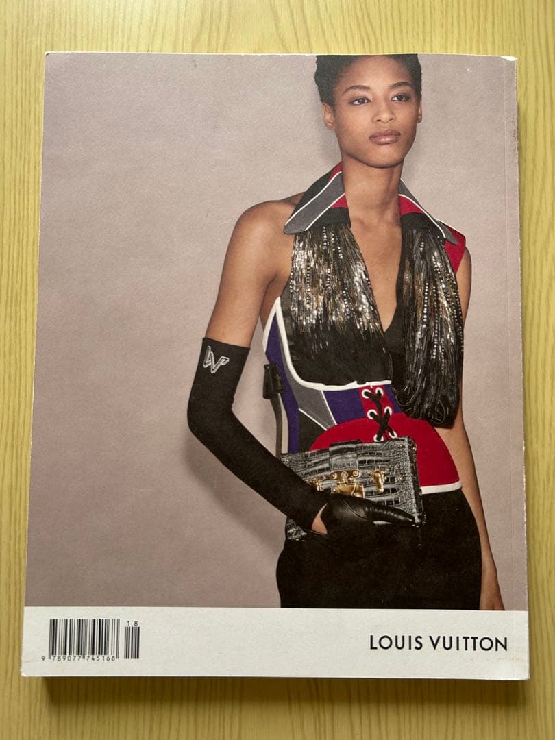 アート・デザイン・音楽 A Magazine 18 Curated by Simone Rocha