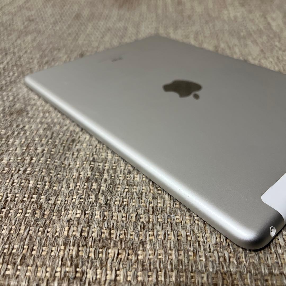 Apple iPad MR6P2J/A 第6世代9.7インチ シルバー 32GB