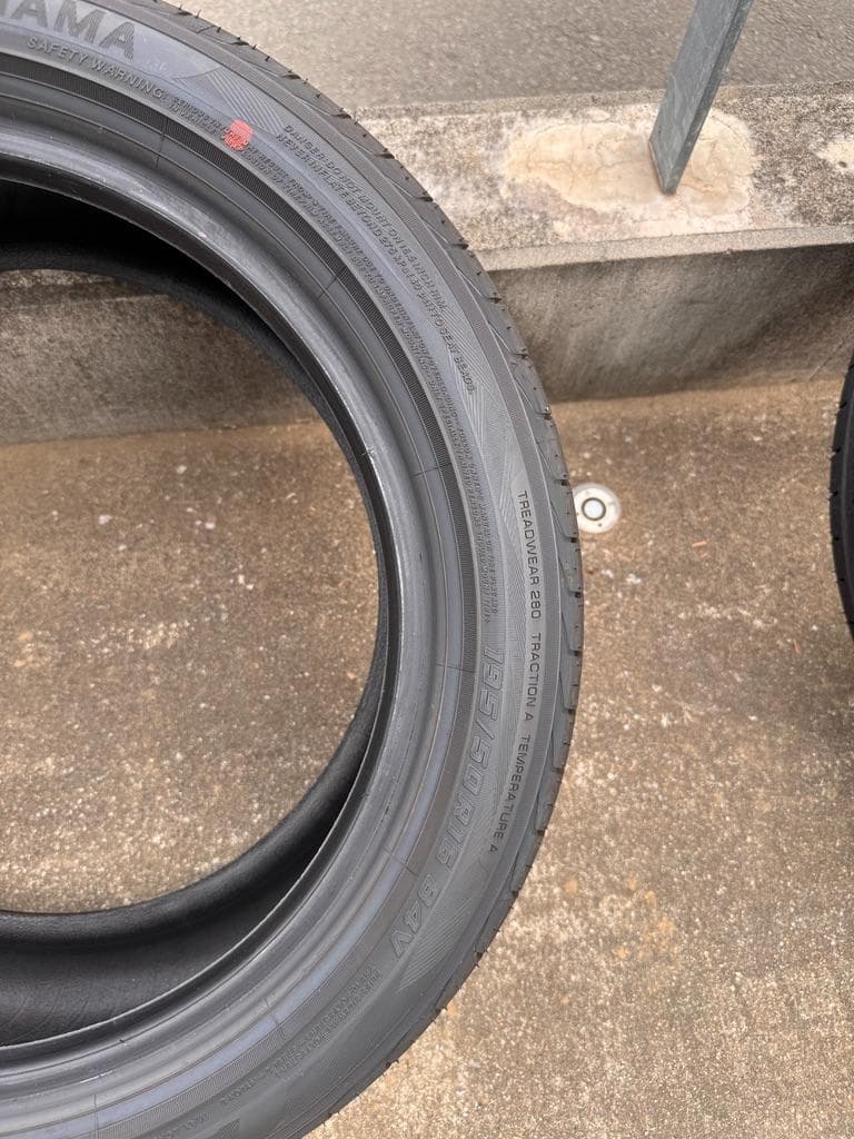 ロードスター純正ヨコハマタイヤ走行160キロのみ４本セットのうち２本分（１の２）