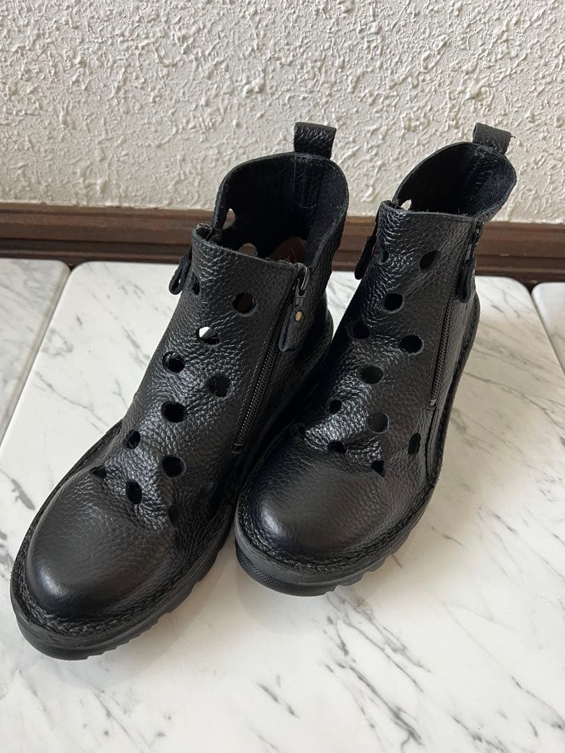 JS Heartlavel　ブラック レザー ブーティ 24cm EEEE