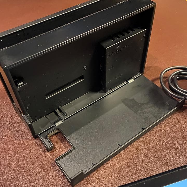 Nintendo Switch 本体 青/赤 　おまけでソフト１本つけます