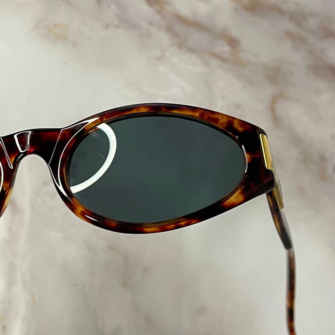GUCCI メタルプレート y2k ゴールド レトロ サングラス ケース付き
