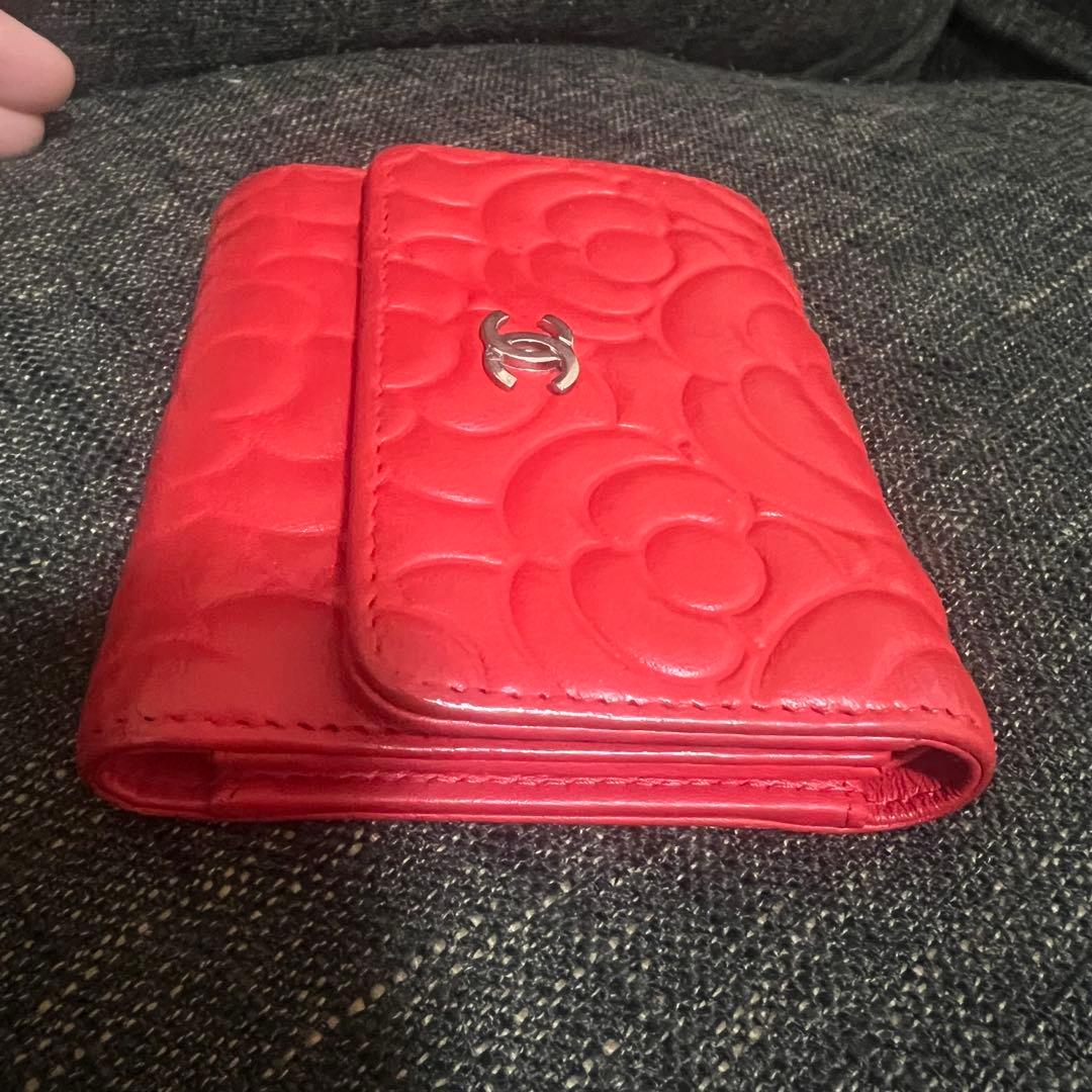 値下げ交渉可！CHANEL カメリアエンボス　三つ折り財布　赤　レッド