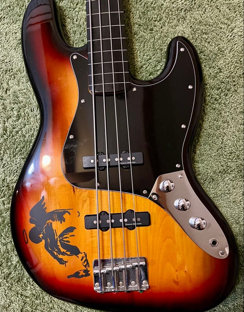Squier Jazz Bass サンバースト 4弦 （フレットレス）