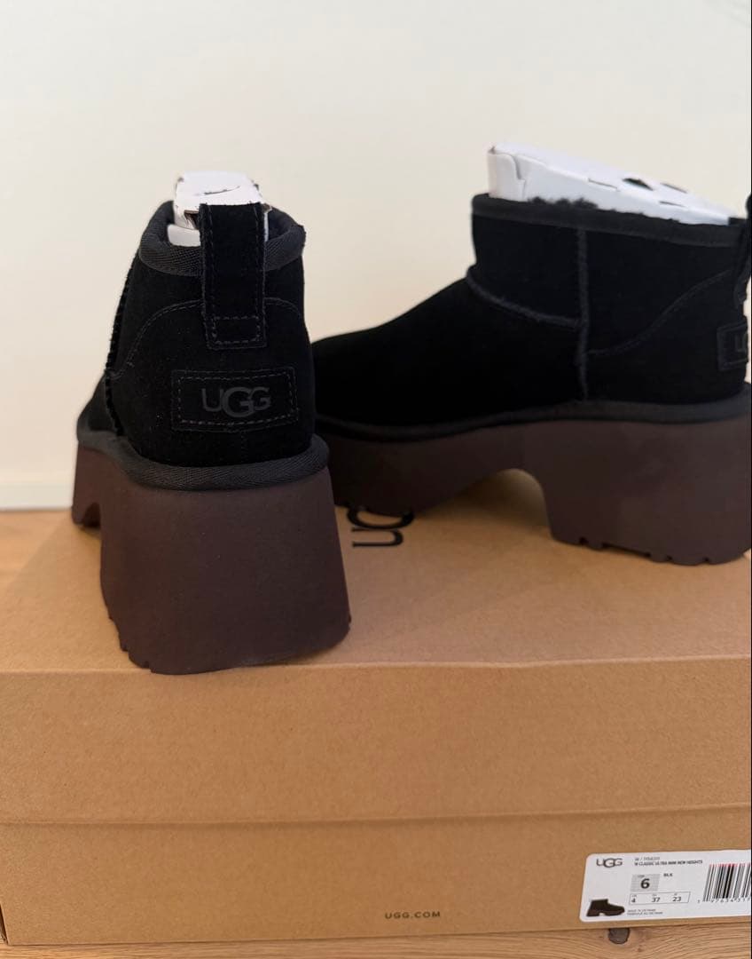 新品 UGG クラシック ウルトラ ミニ 厚底　プラットホーム ブラック