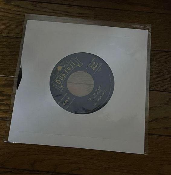 MACROBIOTICTS / Hold Me Tight 7インチレコード新品