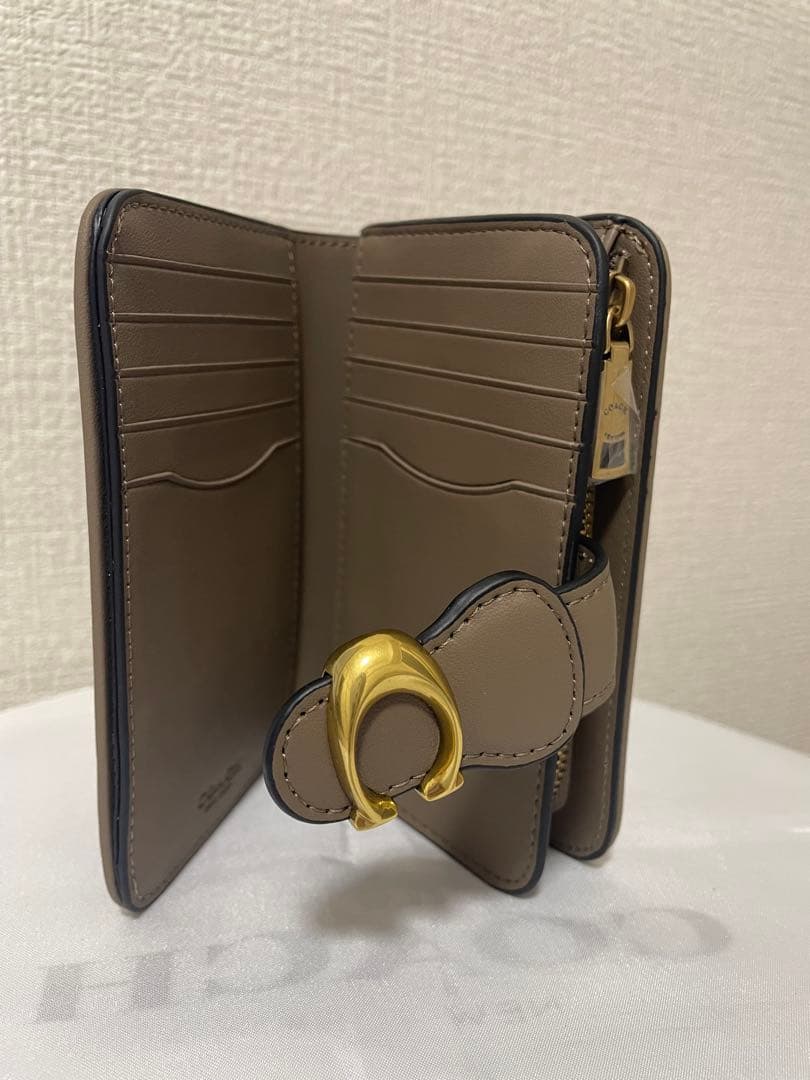 コーチ　レディース　折財布　グレー　小銭入れあり　新品　未使用