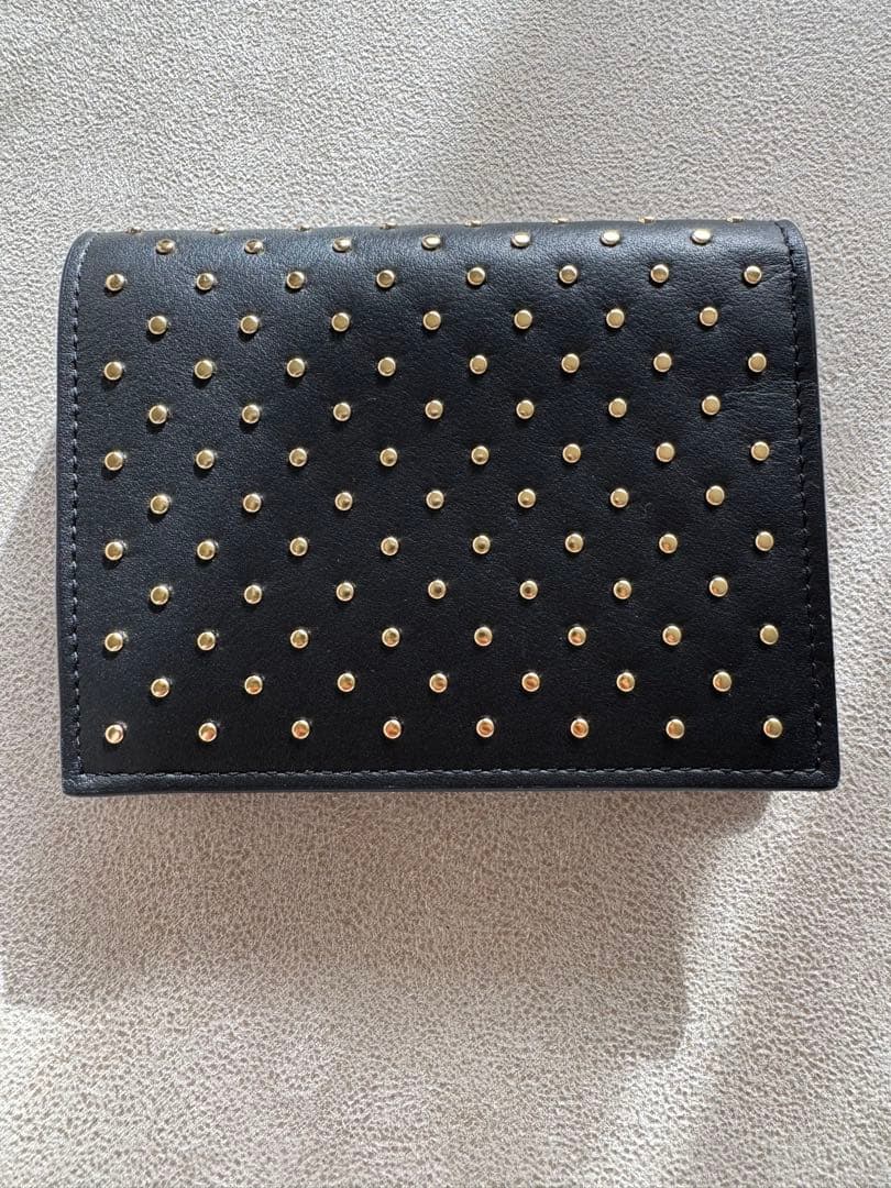 【新品、未使用】PRADA スタッズ ブラック 二つ折り財布