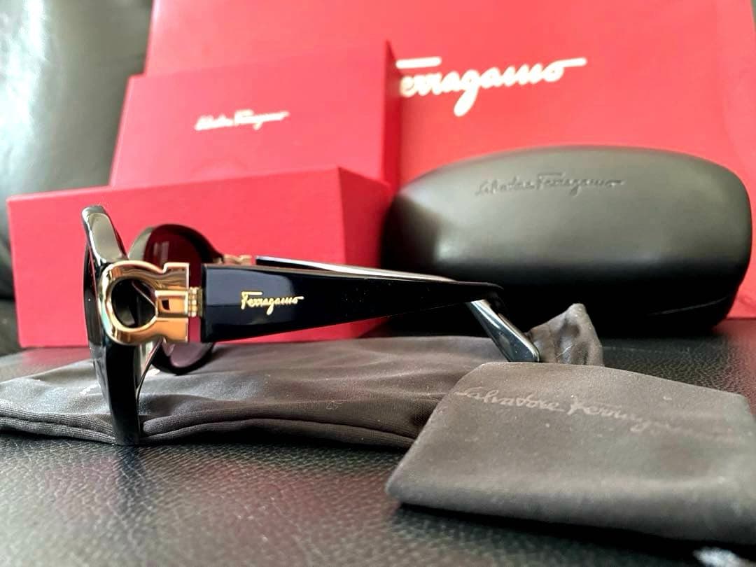 極美品Salvatore Ferragamoサングラス ガンチーニ付属品完備