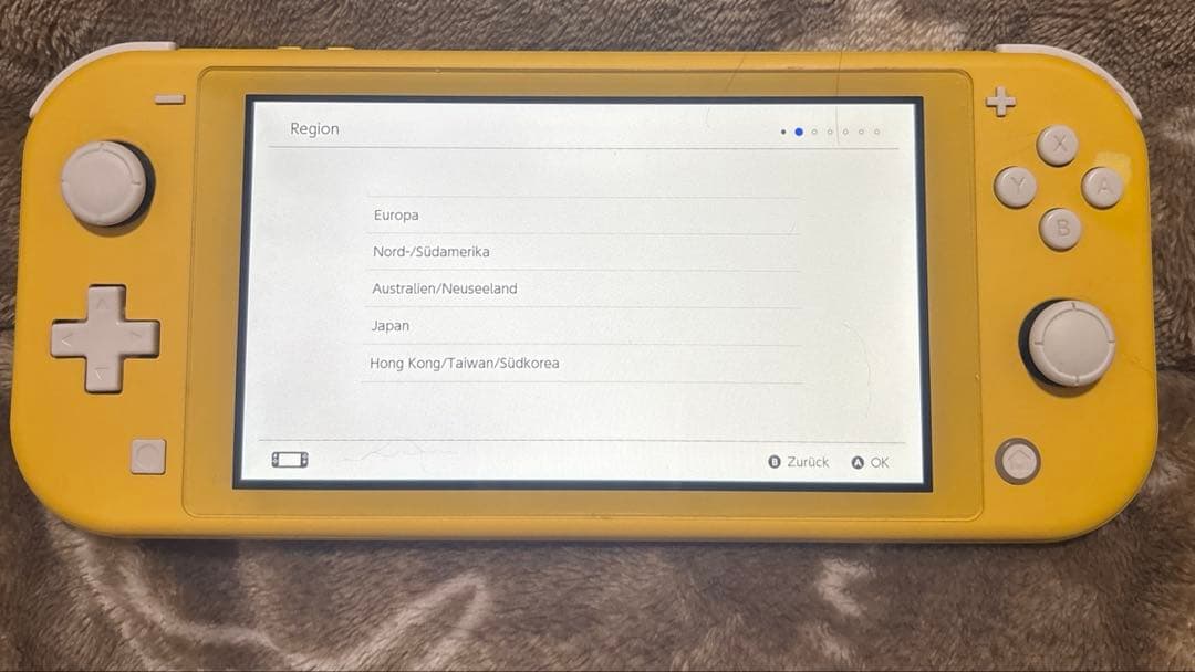 Nintendo Switch Light 本体