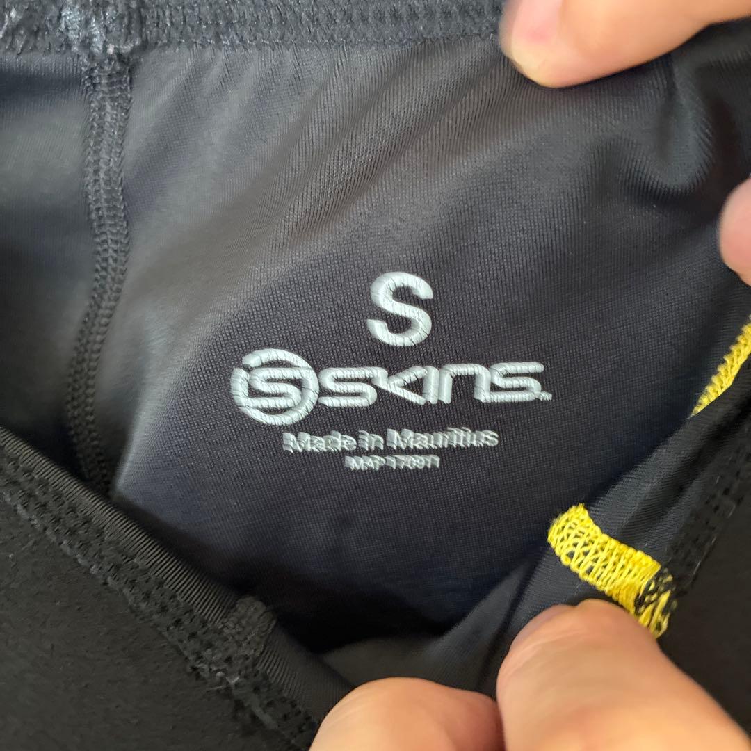 【SKINS】　上下セット