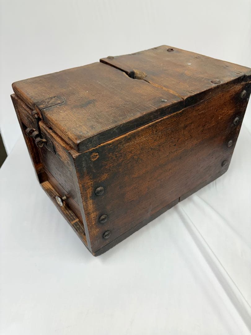 船金庫　箪笥　銭箱　賽銭箱　骨董　時代物　アンティーク　レトロ　コレクション