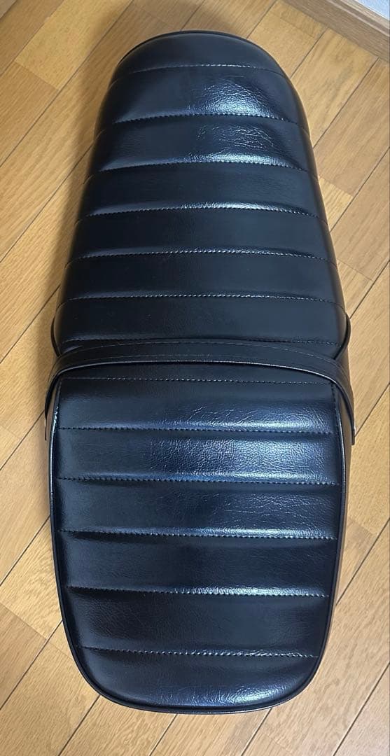 ゼファー750用タックロールシート タンデムベルト、金具つき 新品同様