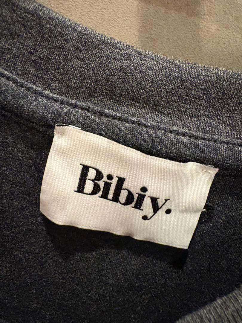 Bibiy. グレー Tシャツ 半袖
