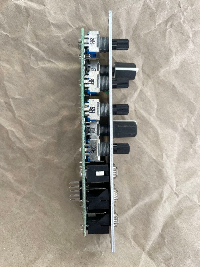 Intellijel μVCA II モジュラーシンセ+ケーブル付き