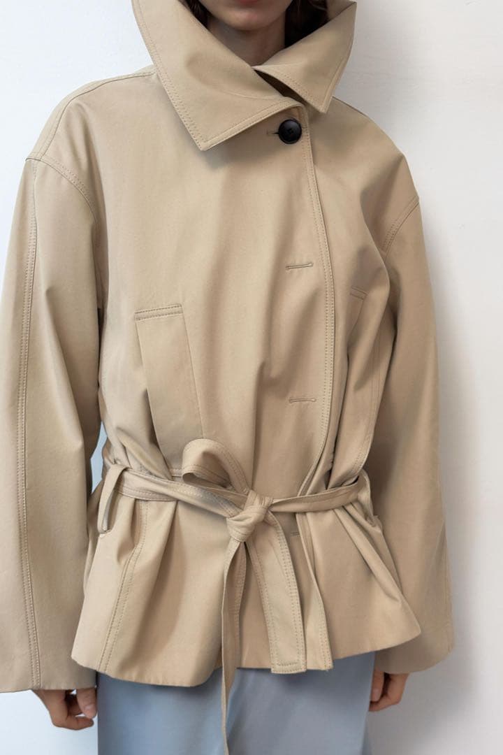 完売品ZARA ショートトレンチコートM-Lサイズ新品タグ付き