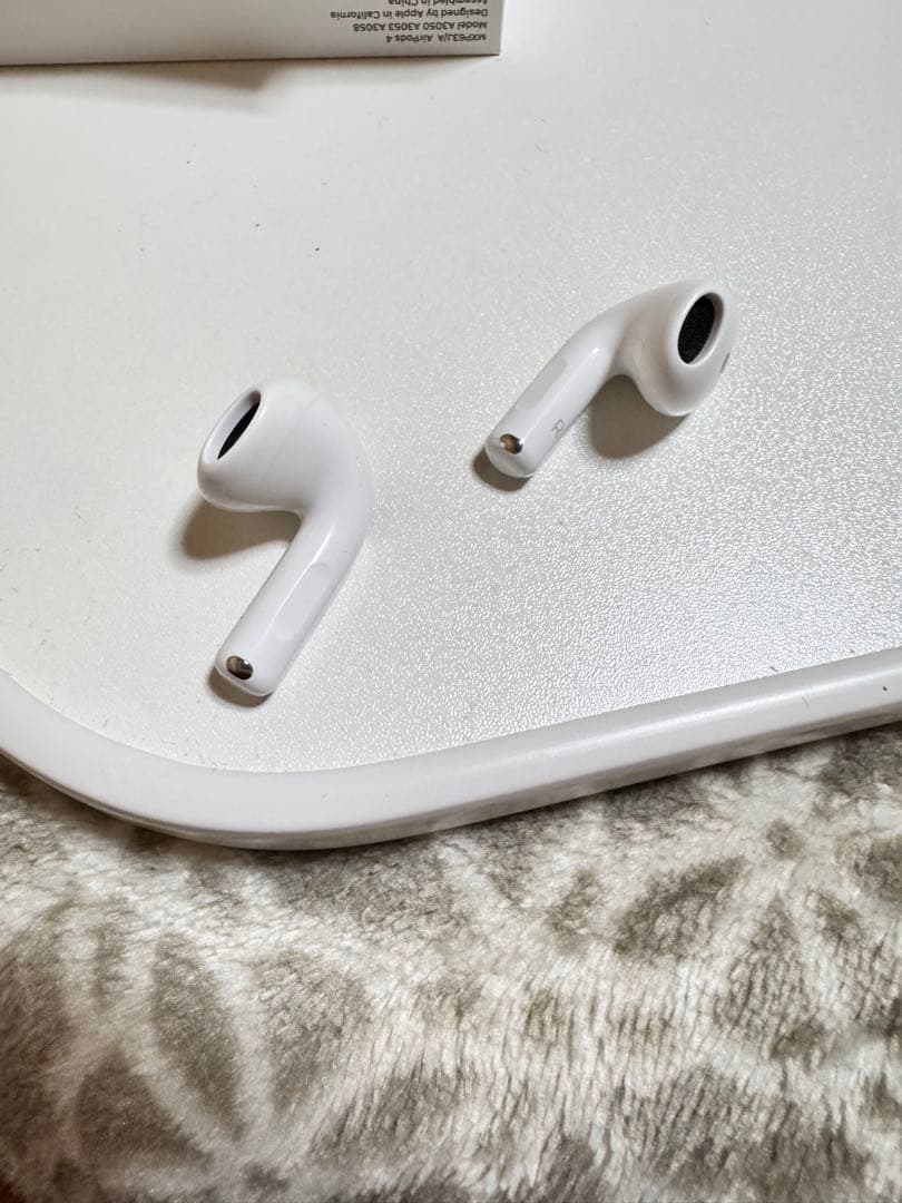 AirPods4本体 ホワイト 充電ケース付き
