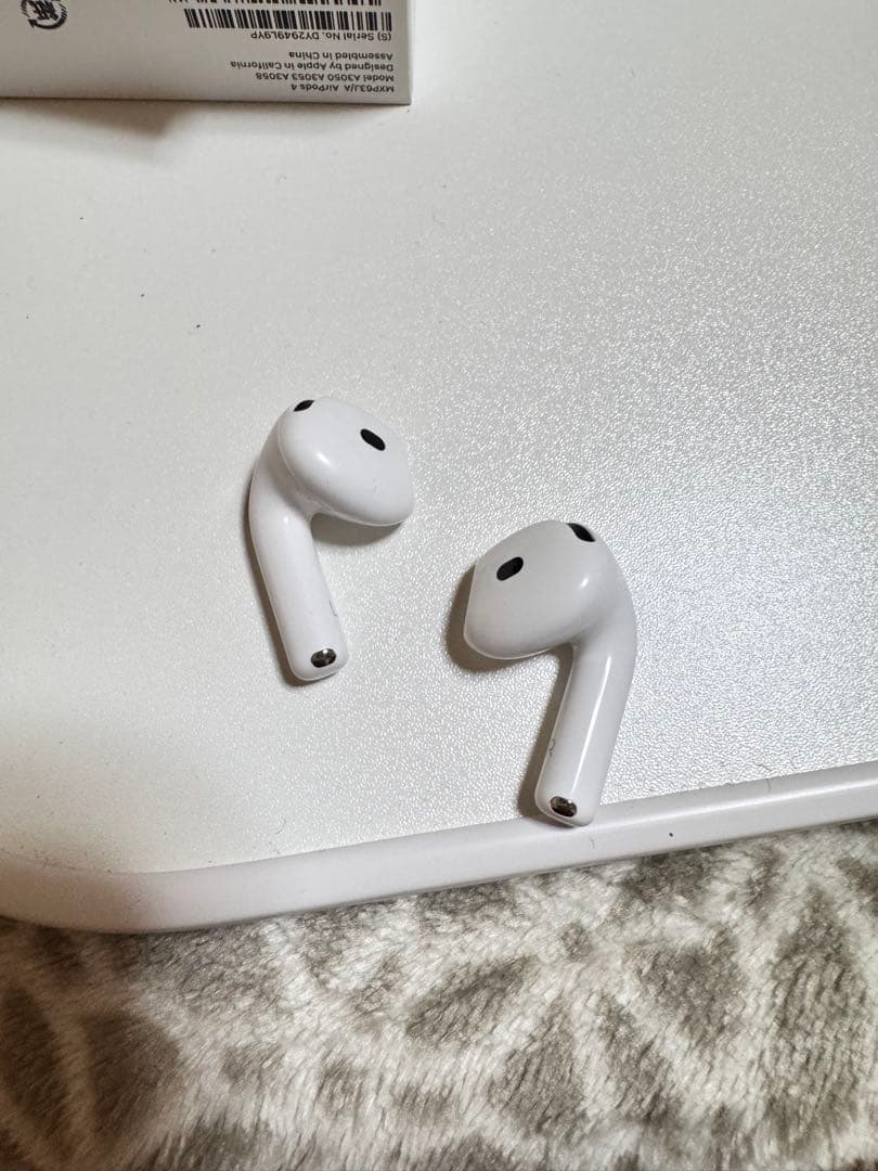 AirPods4本体 ホワイト 充電ケース付き