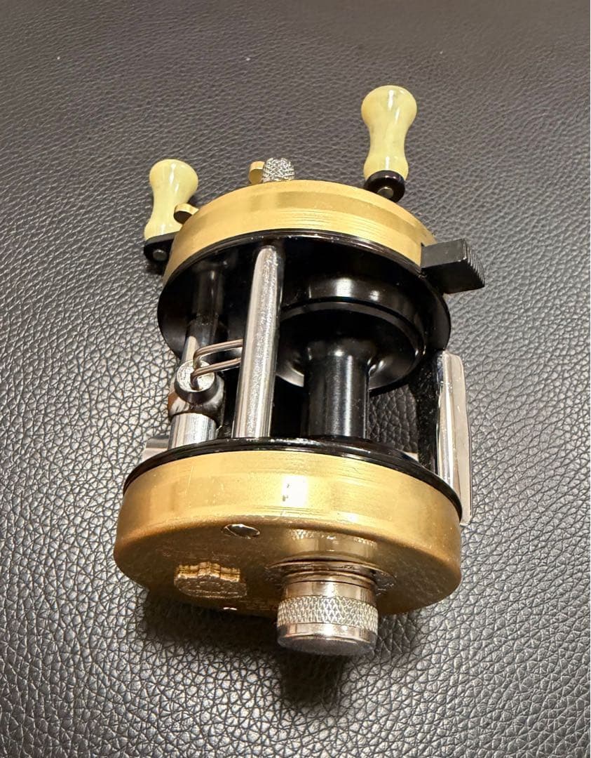 o*7様 Abu 2500CI シャンパンゴールド　Availドラグ付き 3.9