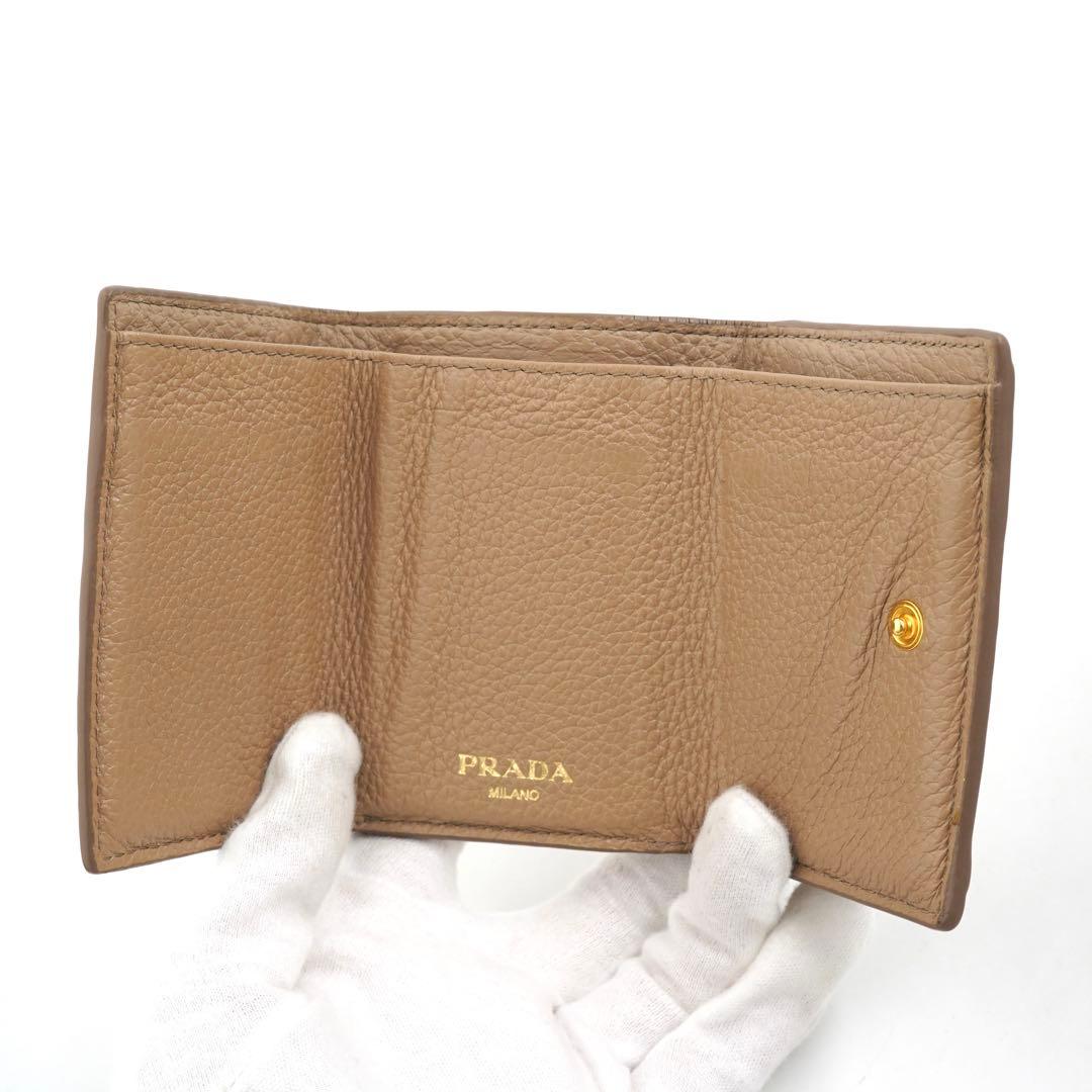 ✨プレゼント梱包✨PRADA ミニ財布　シボ革　ヴィッテロダイノ　三つ折り　刻印