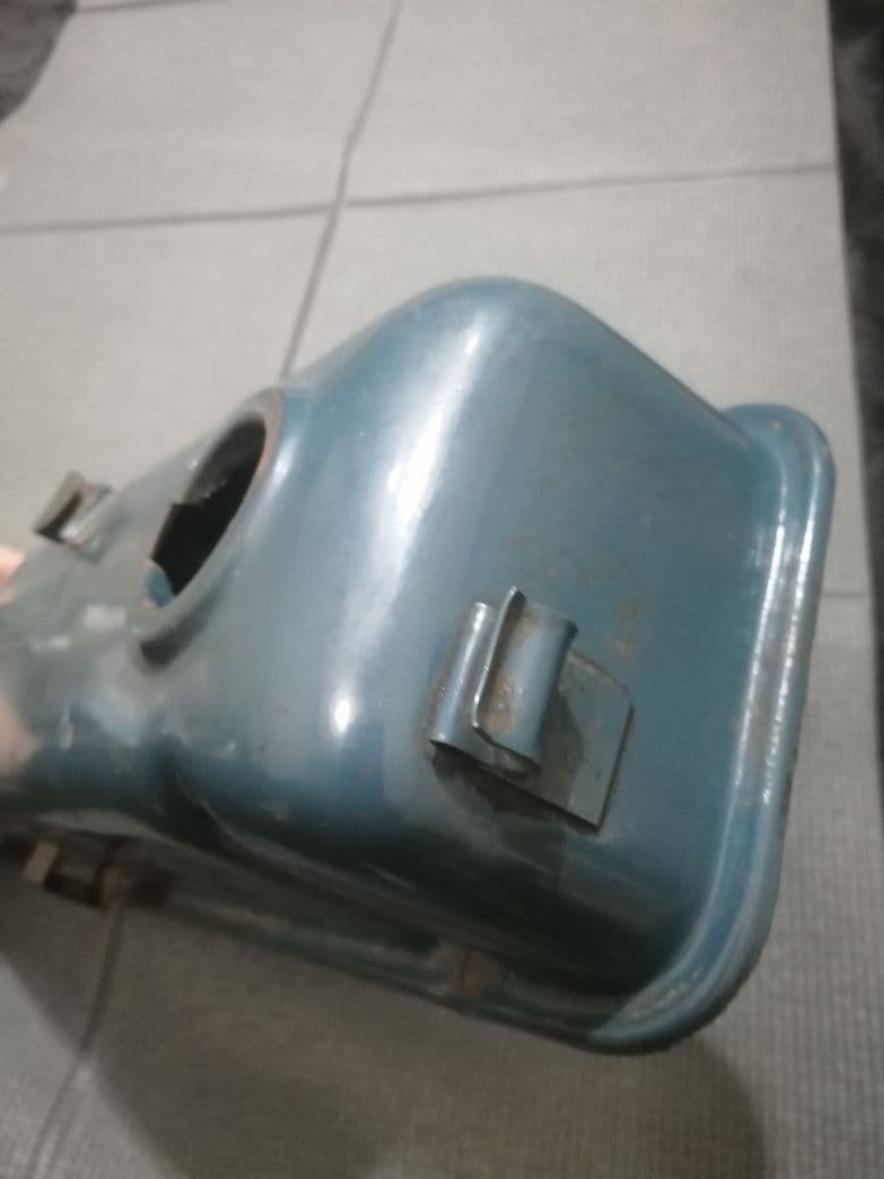 中古　A型エンジンダットサンロゴヘッドカバー　サニトラb110 b310 サニー