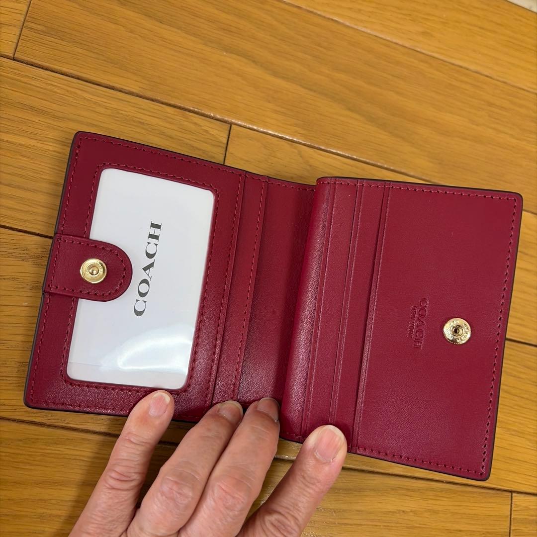 COACHコーチシグネチャーチェリープリントコンパクトウォレット
