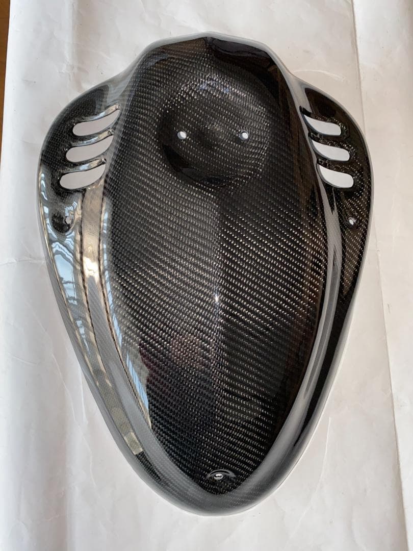 新品未使用　 R18 カーボンファイバー製 フロントエンジンカバー