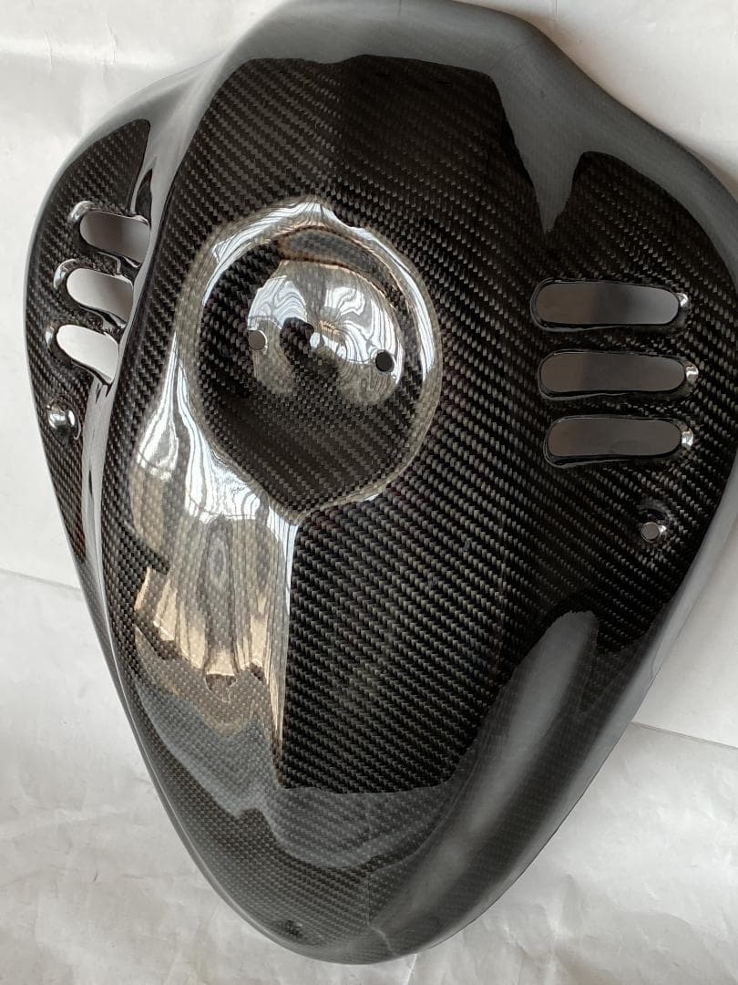 新品未使用　 R18 カーボンファイバー製 フロントエンジンカバー