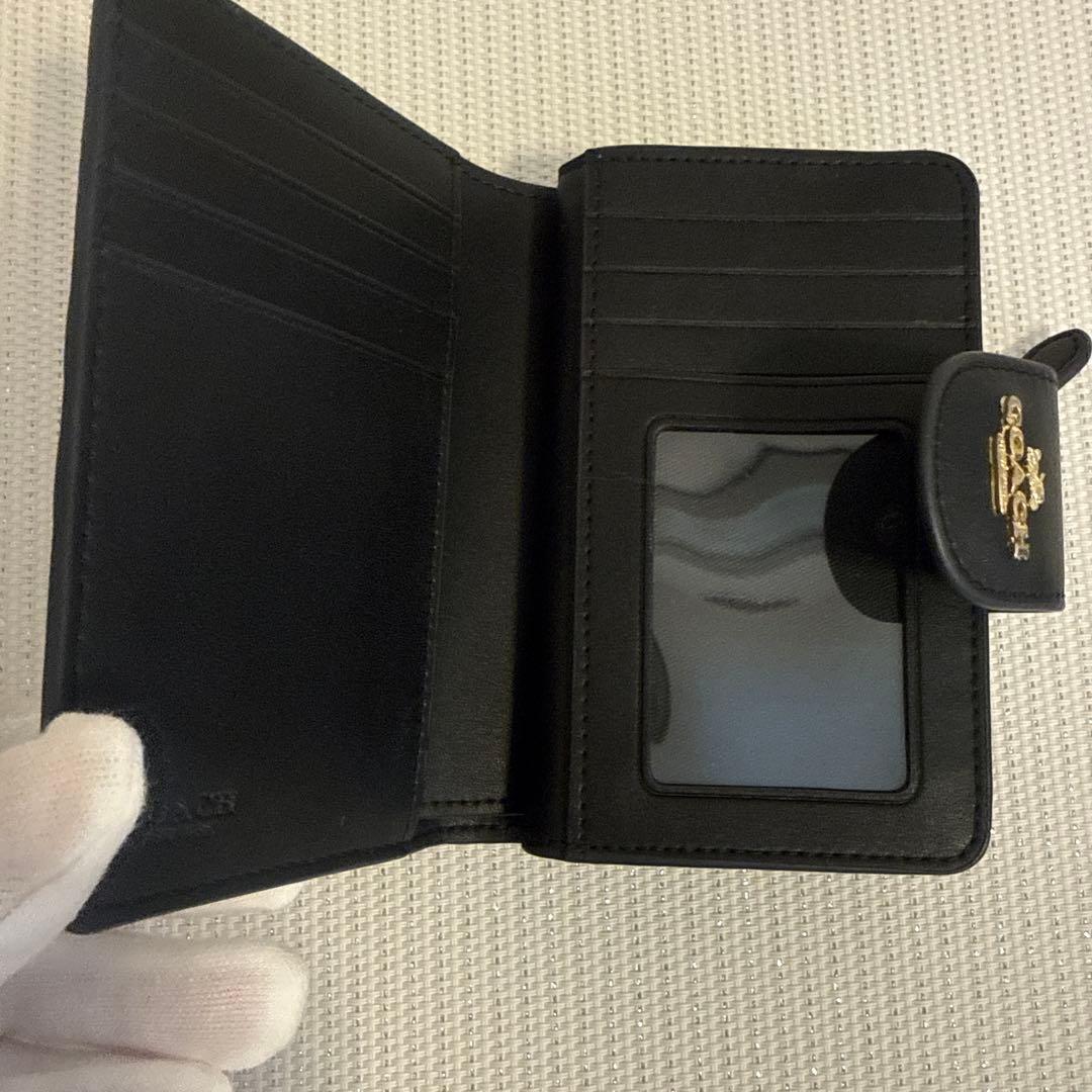 COACH 黒型押しレザー二つ折り財布