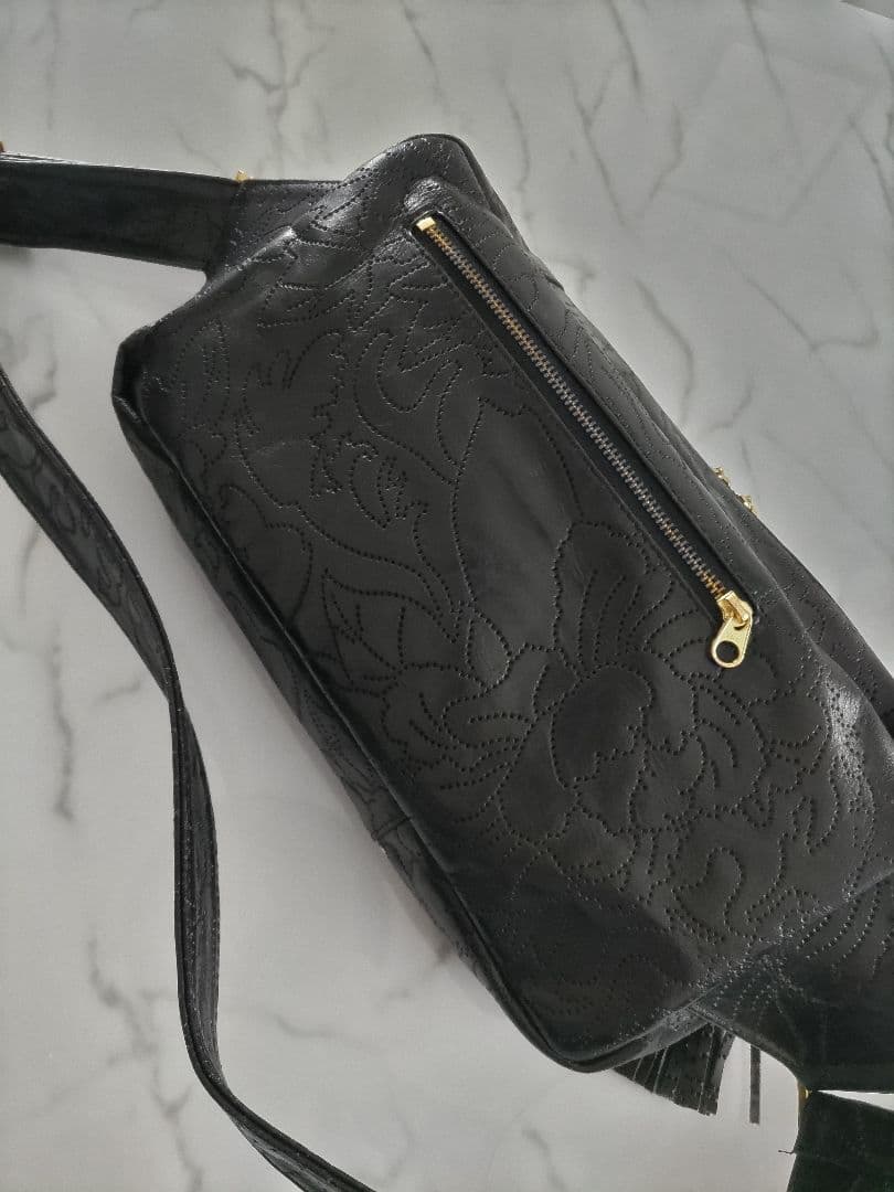 nanaobag★パンチングレザーボディバッグとポーチ