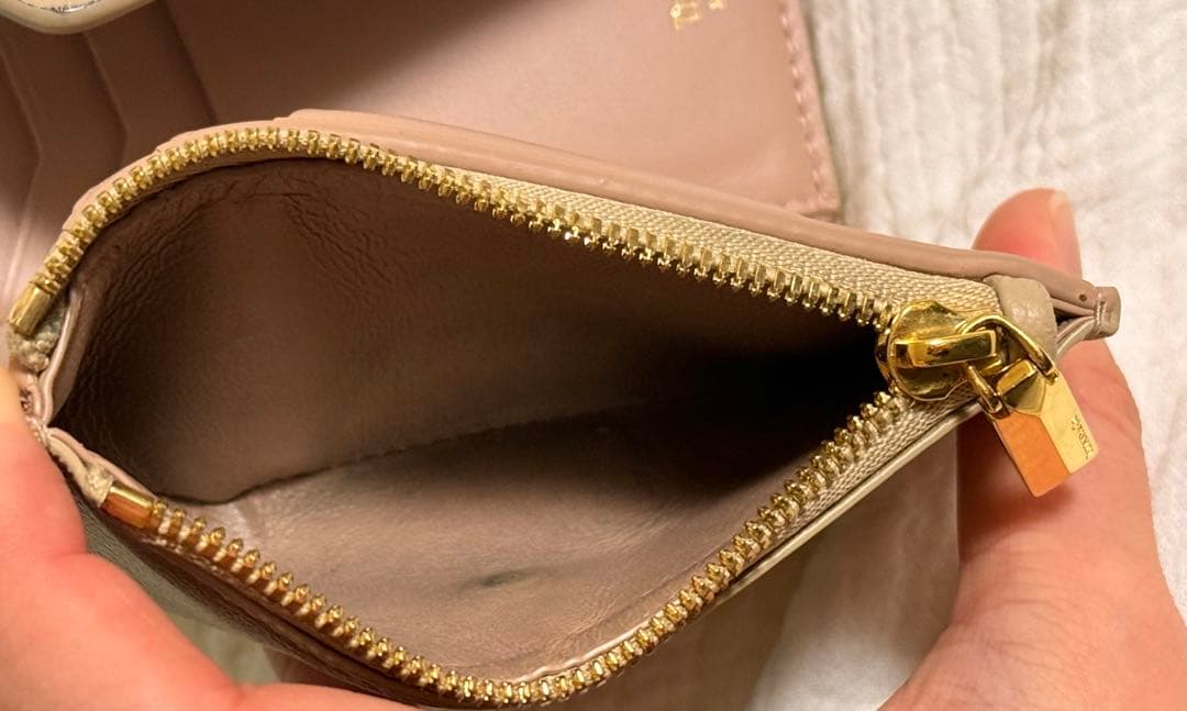 ティファニー ベージュ レザー 三つ折り財布 Tロゴ付き