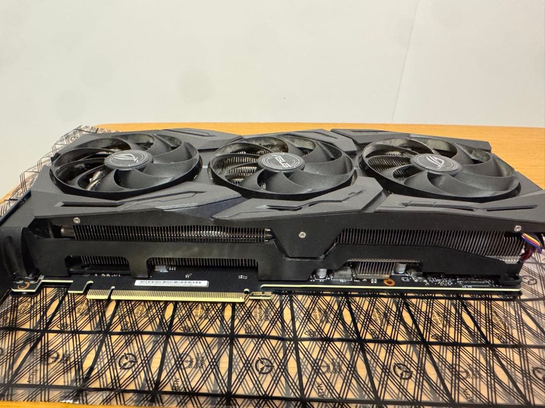 グラフィックボード・グラボ・ビデオカード ASUS ROG-STRIX-RTX2080S-A8G-GAMING