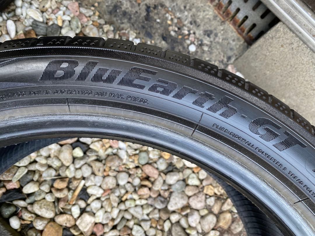 ①メバル246！ヨコハマ 215/45R18 ブルーアースGT 20年製