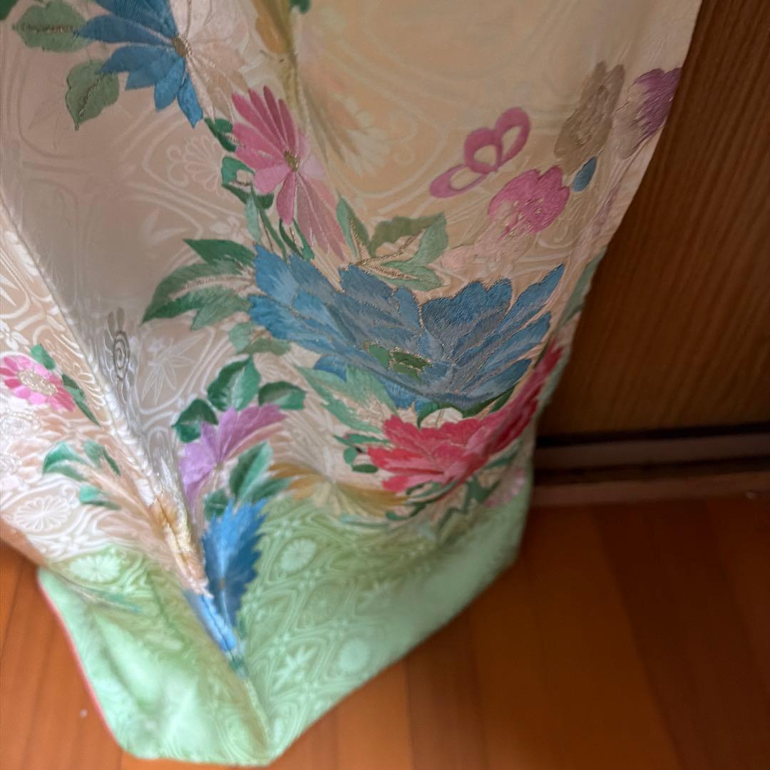 アンティーク薄緑色 孔雀と花の豪華刺繍振袖
