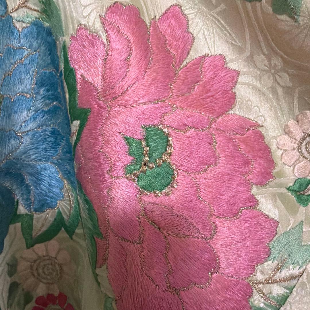 アンティーク薄緑色 孔雀と花の豪華刺繍振袖
