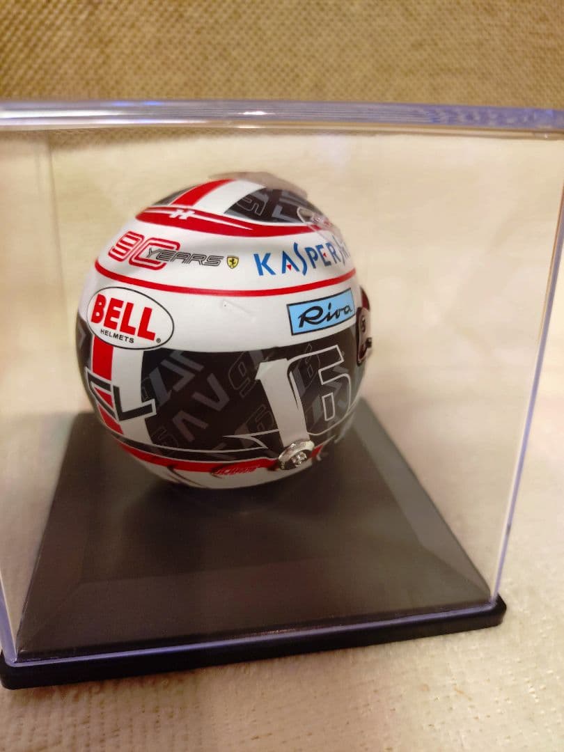 未使用　F1 ヘルメットコレクション　1/5　フェラーリ　シャルル・ルクレール